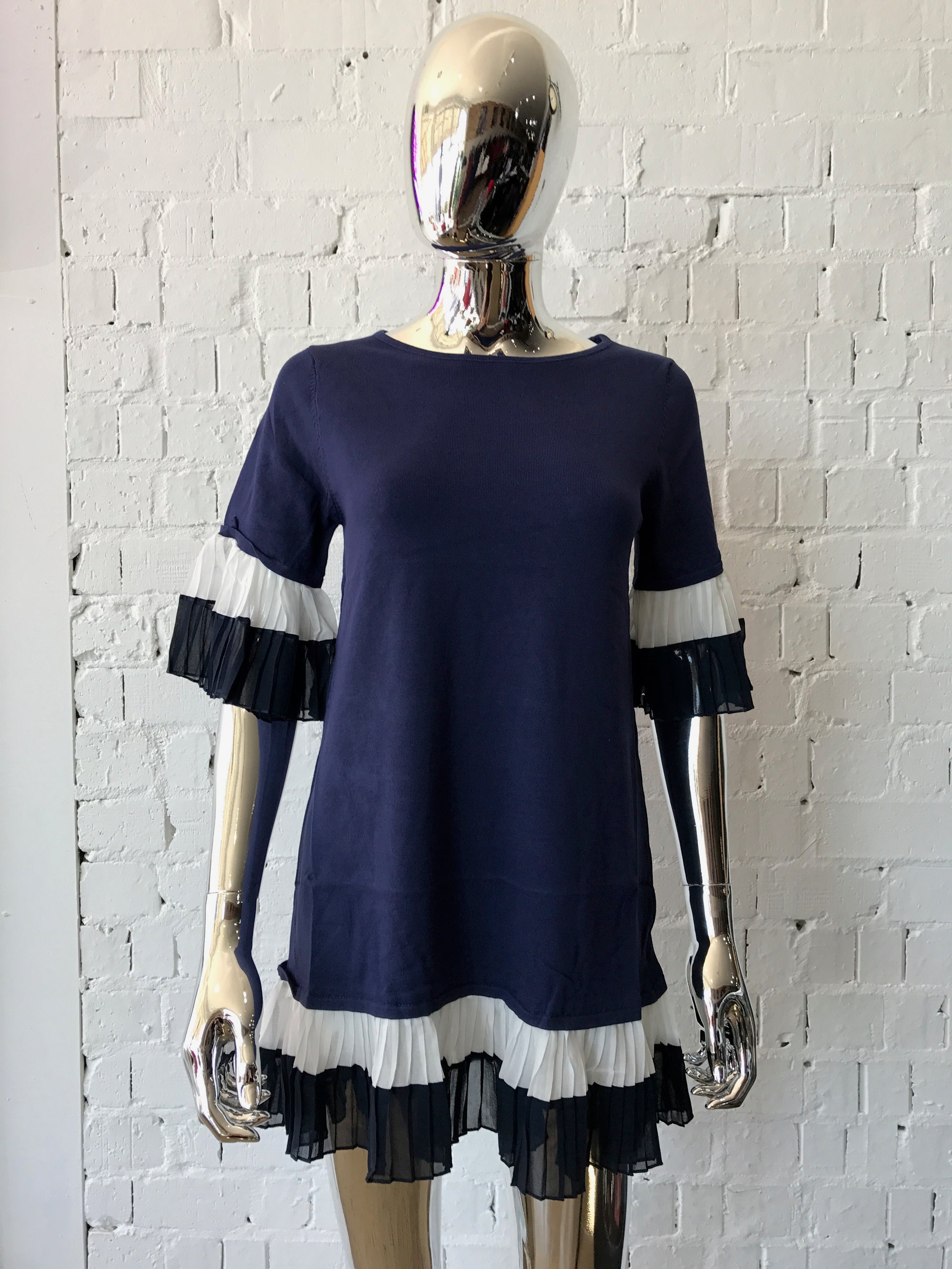 Knit Shift Dress with Chiffon pleated Sleeve