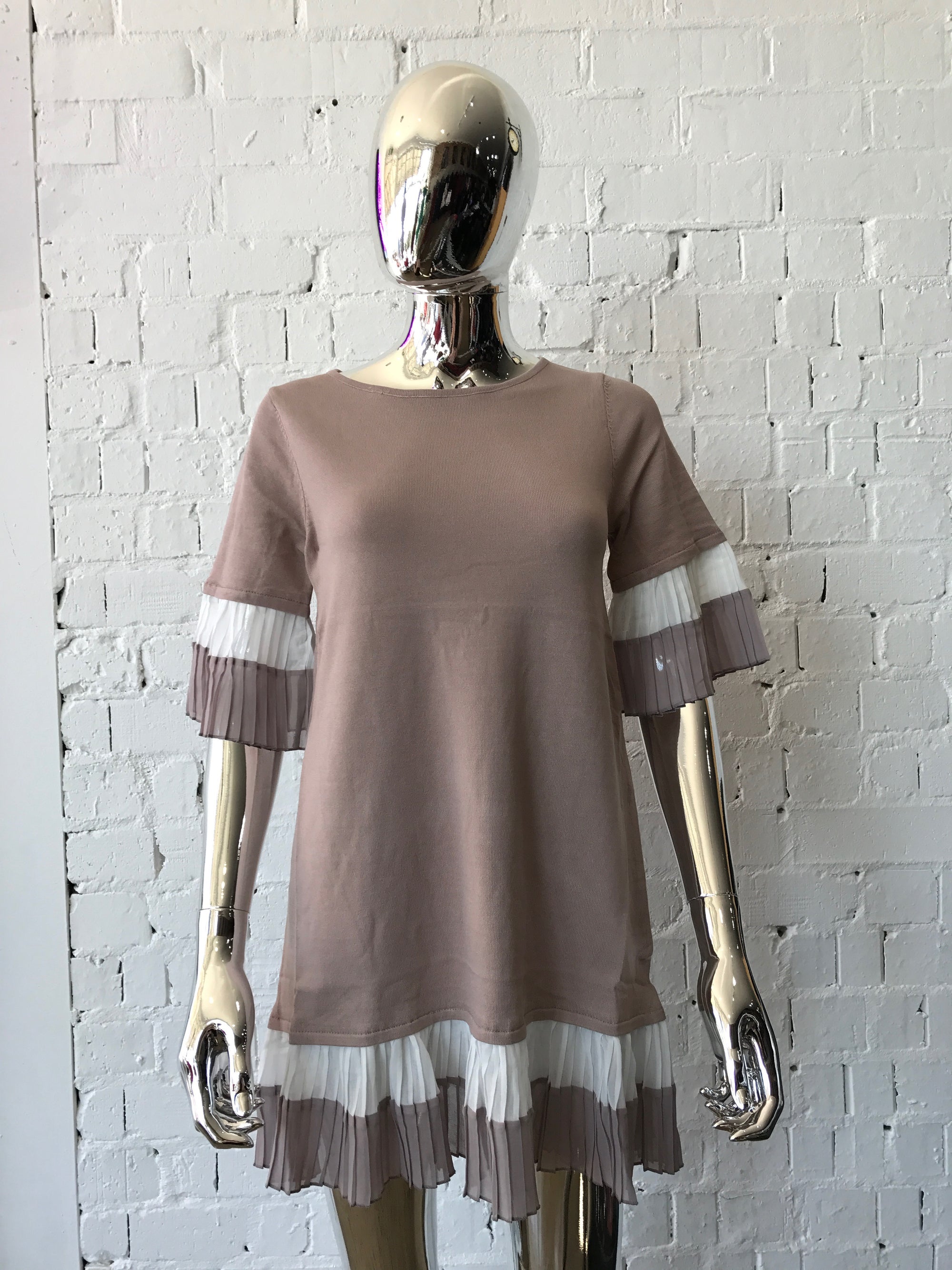 Knit Shift Dress with Chiffon pleated Sleeve