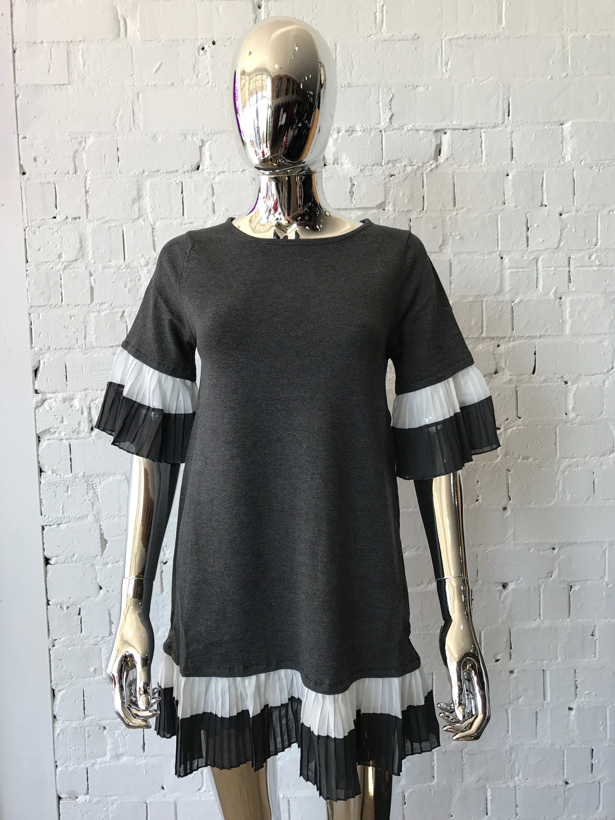 Knit Shift Dress with Chiffon pleated Sleeve