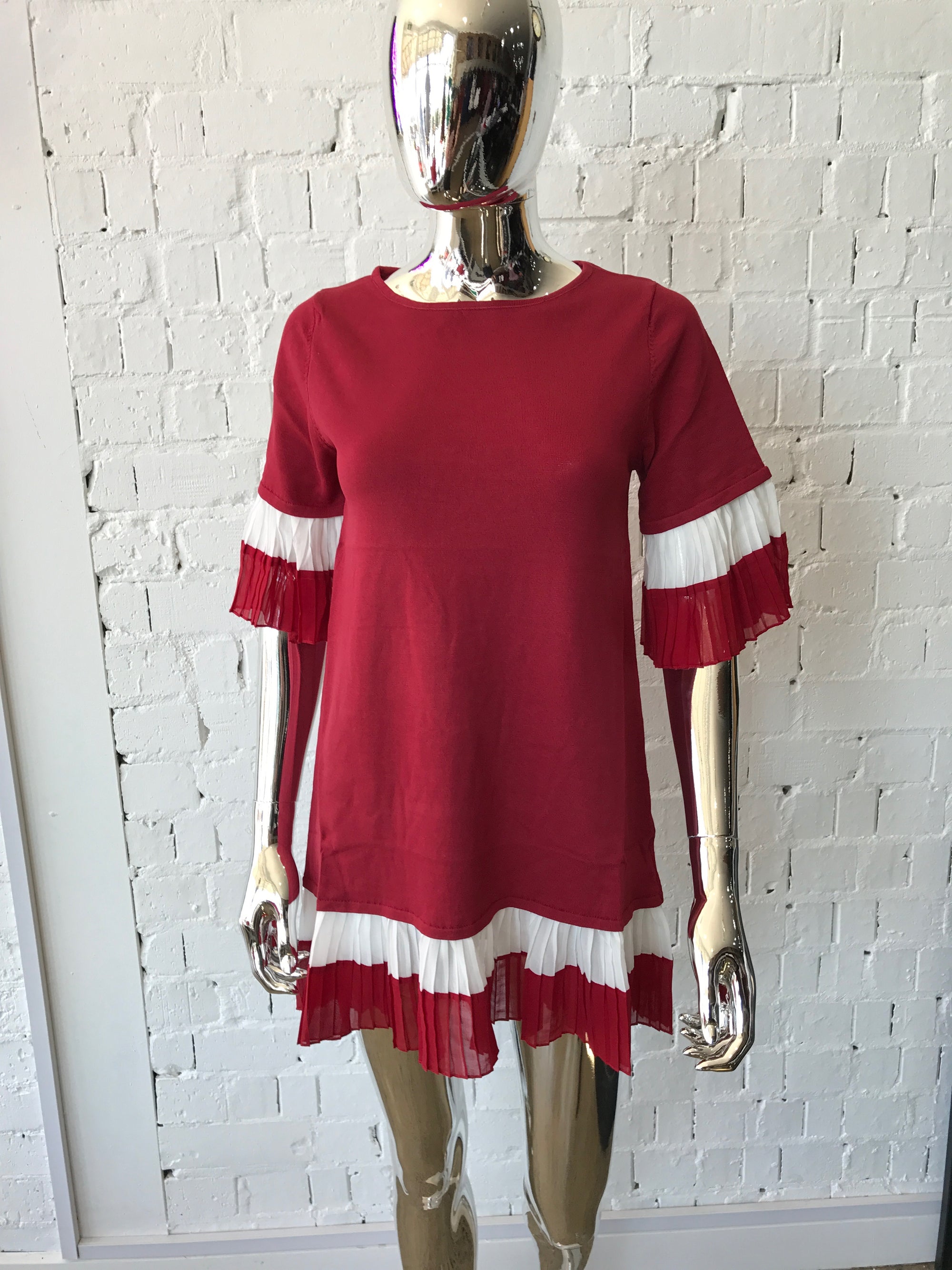 Knit Shift Dress with Chiffon pleated Sleeve