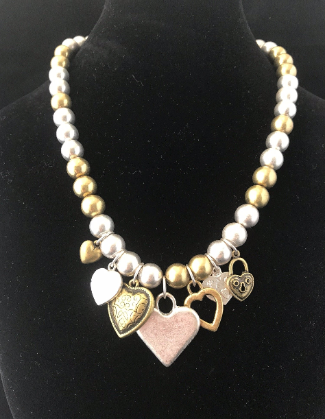 Necklace Metallic Pearl Choker with Seven  Hearts