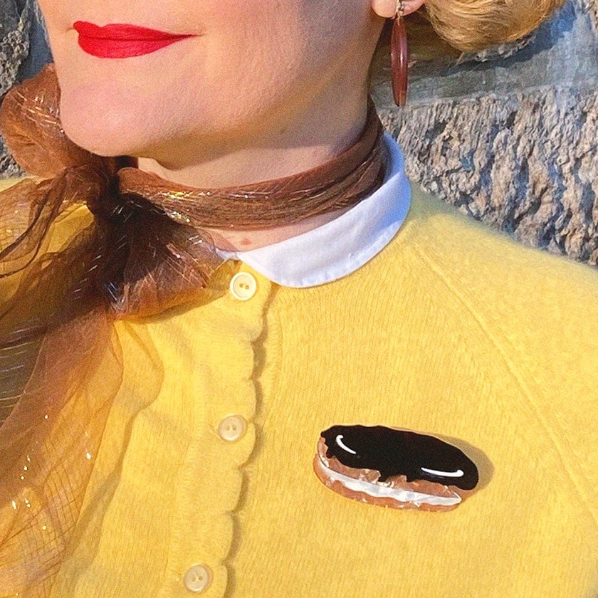 Erstwilder Brooch • Eclair au Chocolat
